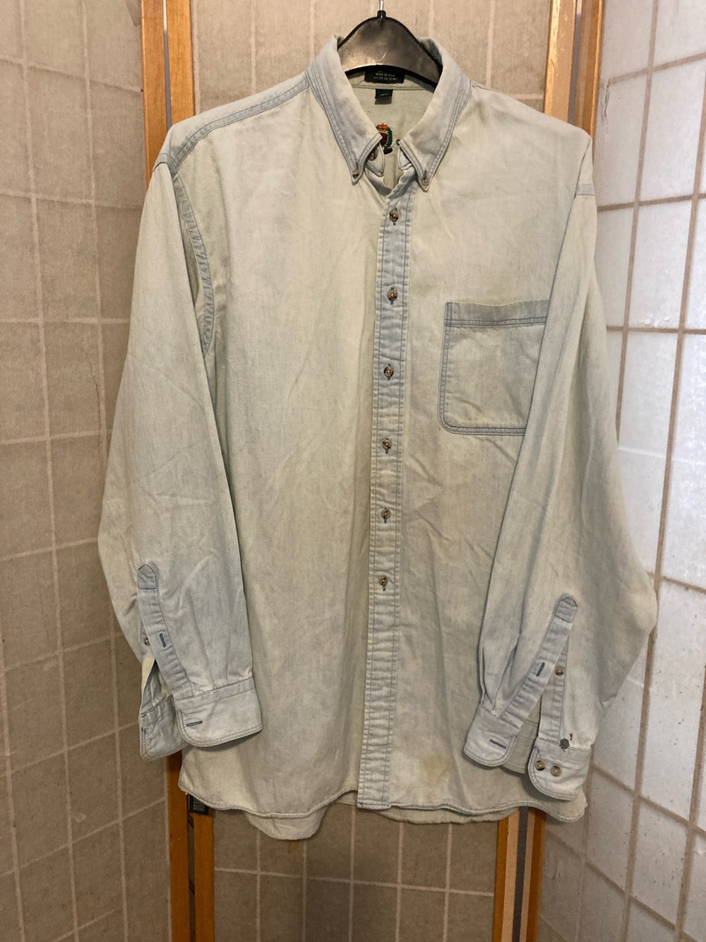 Hunt Hunt vintage Light Wash Denim Button-Up Shirt Jacket
